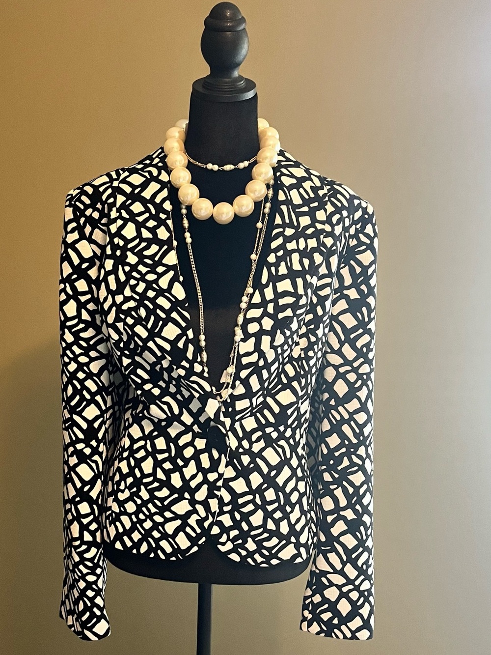 JH Collectibles Black and White Abstract-Patterned Women's Blazer